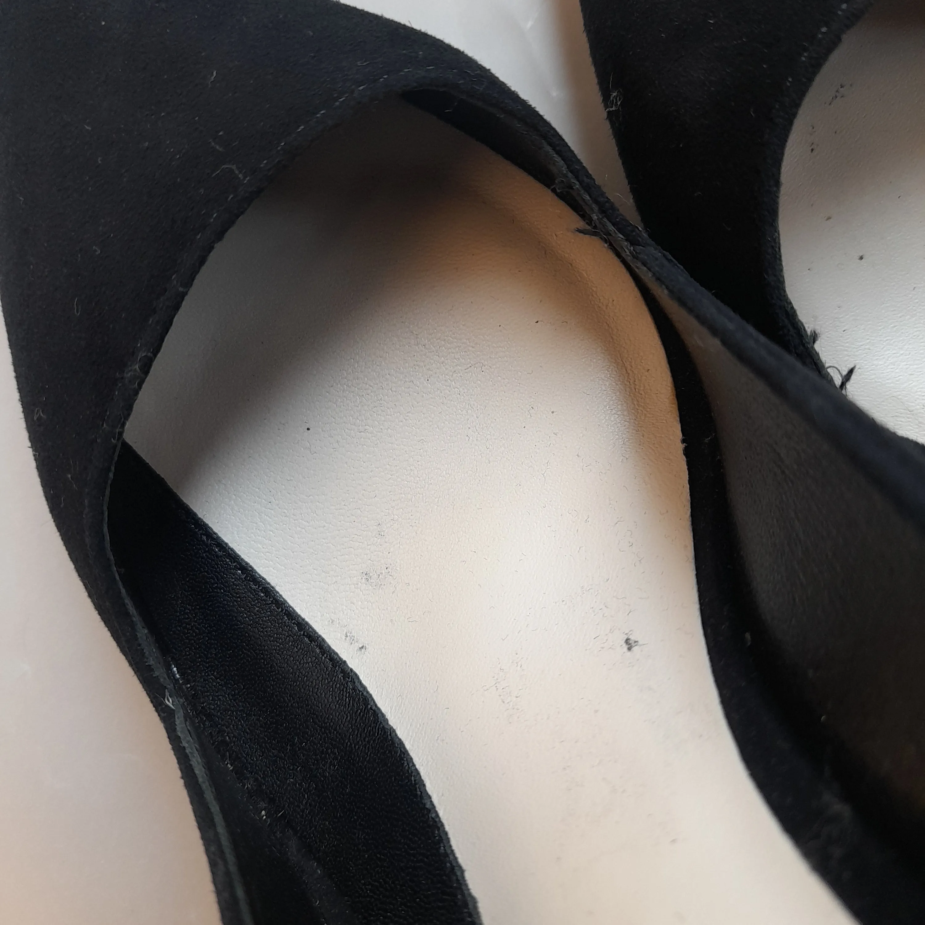 Alice & Olivia Black Suede Pointed Pumps | Like New |